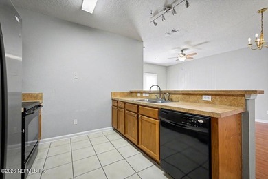 Move-in ready 2BR/2BA first-floor condo in gated Willow Ridge! - photo 14