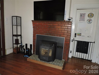 ** REDUCED TO SELL! A MUST SEE! Charming Craftsman Home with - photo 15