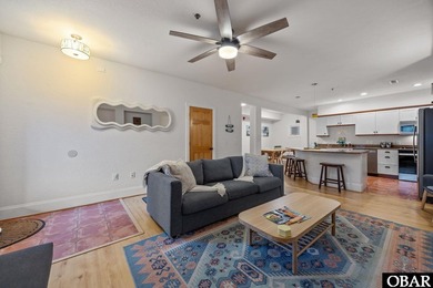 Exceptionally maintained and perfectly situated in an unbeatable - photo 3
