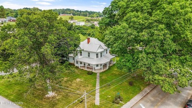 Step into timeless elegance with this beautifully preserved 1907 - photo 37