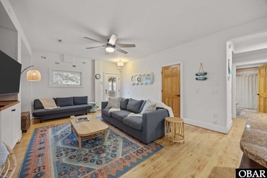 Exceptionally maintained and perfectly situated in an unbeatable - photo 7