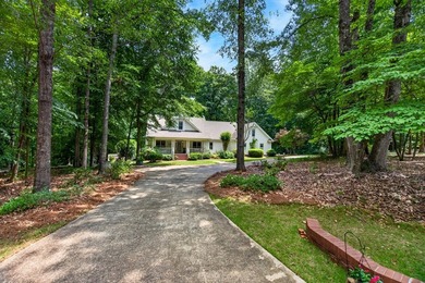 PLEASE FIND VIDEO TOUR LINK Custom-built Southern Living-style - photo 2