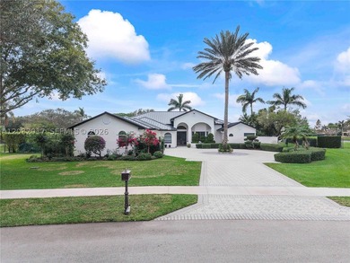 Experience luxury waterfront living in the highly sought-after - photo 4