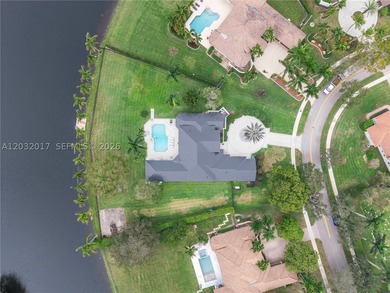 Experience luxury waterfront living in the highly sought-after - photo 6