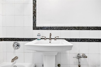 Bright and skillfully updated Junior 1BR on one of the most - photo 30