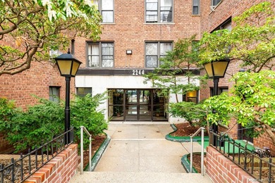 Bright and skillfully updated Junior 1BR on one of the most - photo 33