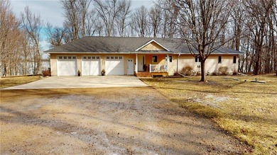 Freeborn Lake Home For Sale in Alden Minnesota
