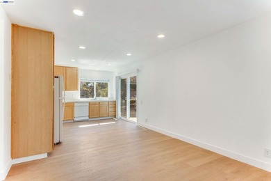 Welcome to this spacious and inviting 4-bedroom, 2.5-bathroom - photo 9