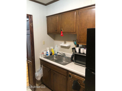 Looking for a Gulfport commercial property with built-in income - photo 6