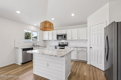 Bright and inviting 3-bedroom, 2-bath home on a spacious corner - photo 11