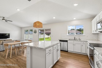 Bright and inviting 3-bedroom, 2-bath home on a spacious corner - photo 13