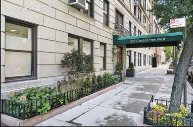 Welcome home! A beautifully renovated classic six of rare - photo 17