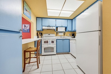 Enjoy easy FL. living in this charming 1-bedroom, 1-bath condo - photo 8