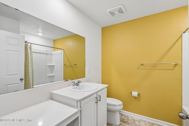 Bright and inviting 3-bedroom, 2-bath home on a spacious corner - photo 25