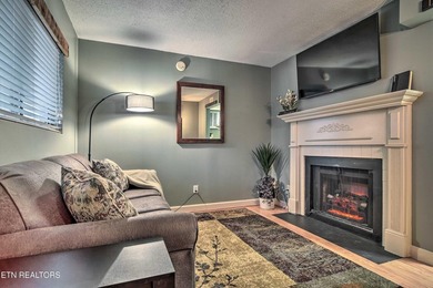 Motivated seller, bring an offer! This contemporary 1-bedroom