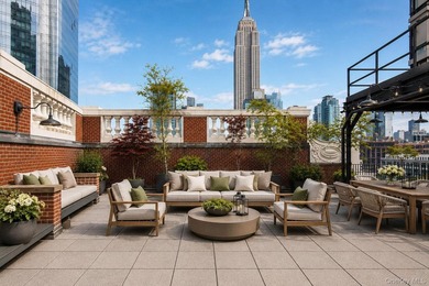 Some apartments have views. This one has a moving picture - photo 12