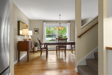 Welcome to this well-maintained, bright, and inviting home - photo 12