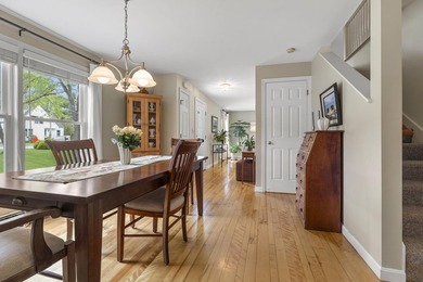 Welcome to this well-maintained, bright, and inviting home - photo 15