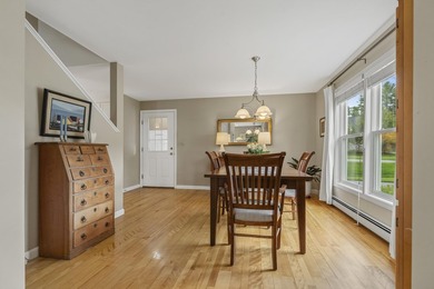 Welcome to this well-maintained, bright, and inviting home - photo 16