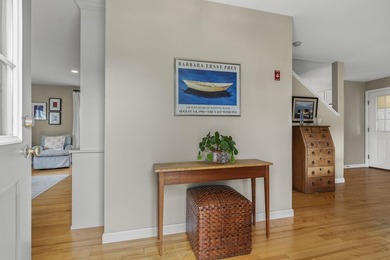 Welcome to this well-maintained, bright, and inviting home - photo 17