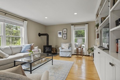 Welcome to this well-maintained, bright, and inviting home - photo 20