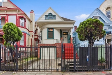 Tucked into a prime Oakland location just moments from Chinatown - photo 1