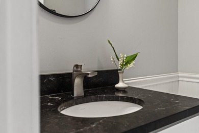 Welcome to this well-maintained, bright, and inviting home - photo 25
