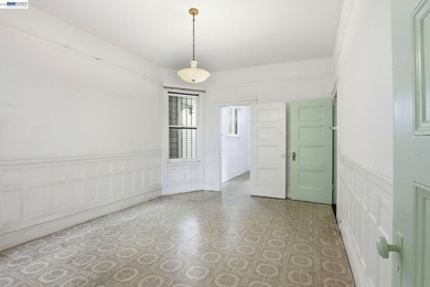 Tucked into a prime Oakland location just moments from Chinatown - photo 6