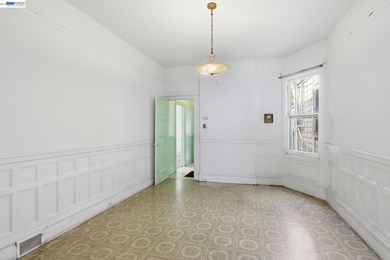 Tucked into a prime Oakland location just moments from Chinatown - photo 7