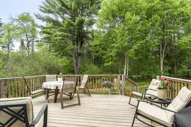 Welcome to this well-maintained, bright, and inviting home - photo 27