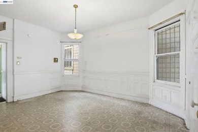 Tucked into a prime Oakland location just moments from Chinatown - photo 8