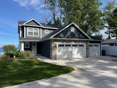 Lake Home For Sale in Houghton Lake, Michigan