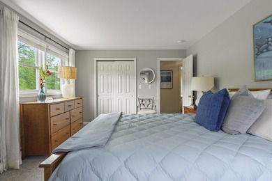 Welcome to this well-maintained, bright, and inviting home - photo 34