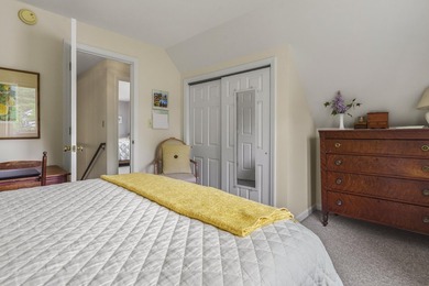 Welcome to this well-maintained, bright, and inviting home - photo 36