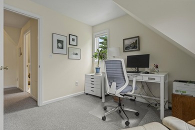 Welcome to this well-maintained, bright, and inviting home - photo 38