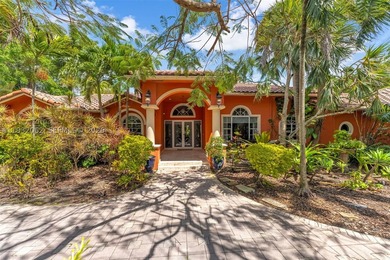 Located on a quiet street in the heart of Pinecrest, this - photo 1