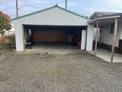 New home for the coming New Year. Single level, large 3 bed 2