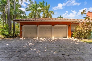 Located on a quiet street in the heart of Pinecrest, this - photo 7