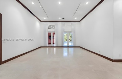 Located on a quiet street in the heart of Pinecrest, this - photo 9