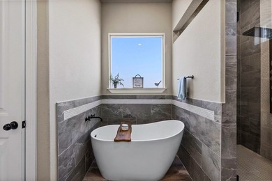 Welcome to this beautifully designed 4-bedroom, 2-bath home in - photo 36