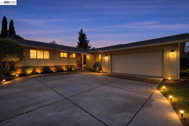 Highly desirable PARKMONT home located on a quiet cul-de-sac a - photo 1