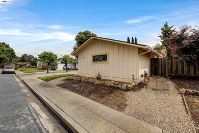 Highly desirable PARKMONT home located on a quiet cul-de-sac a - photo 5