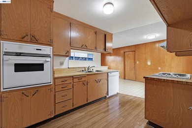 Highly desirable PARKMONT home located on a quiet cul-de-sac a - photo 6