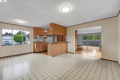 Highly desirable PARKMONT home located on a quiet cul-de-sac a - photo 9