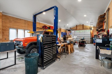 Welcome to this exquisite 2-year-old custom home, nestled in one - photo 50