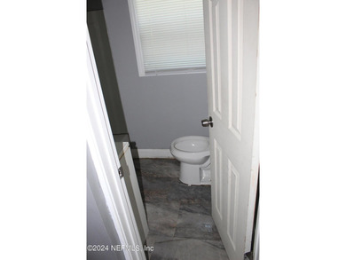 Quaint Home, 2 bedroom 1 bathroom home. Located Near Edgewood - photo 11