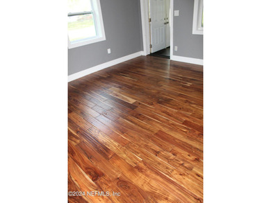Quaint Home, 2 bedroom 1 bathroom home. Located Near Edgewood - photo 14