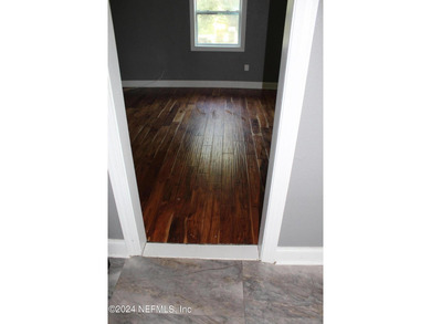 Quaint Home, 2 bedroom 1 bathroom home. Located Near Edgewood - photo 15