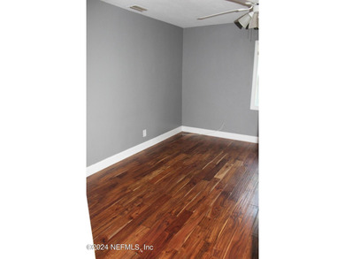Quaint Home, 2 bedroom 1 bathroom home. Located Near Edgewood - photo 16