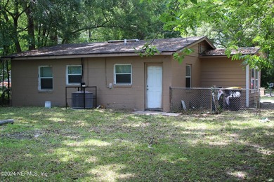 Quaint Home, 2 bedroom 1 bathroom home. Located Near Edgewood - photo 20